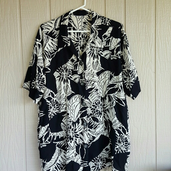 Tops - Women 2X Island Pattern Blouse